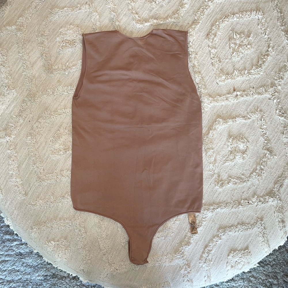 Skims essential bodysuit size s/m